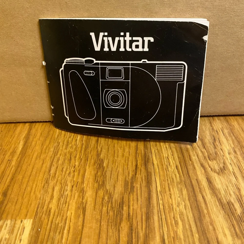 Vintage 1988 Vivitar Champion 3 Black 35mm Camera With Built In Flash & Booklet.